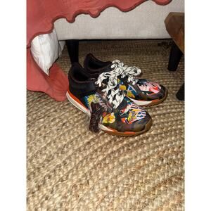 The North Face VECTIV Escape International Women's Day hiking shoes size 7.5